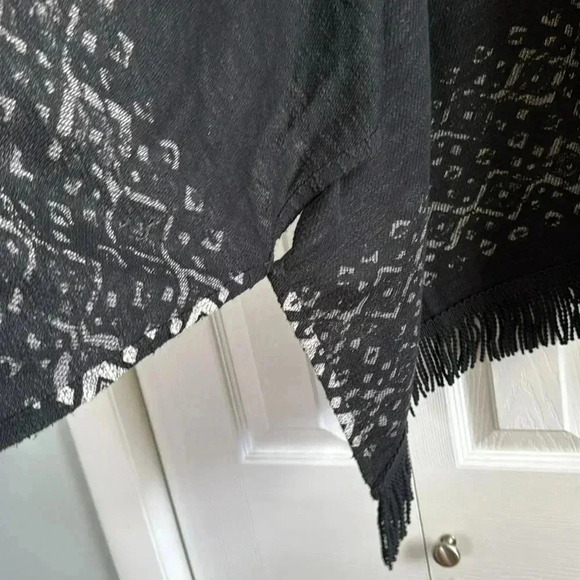Mossimo Supply Co | Women's Black and Cream Poncho/Wrap | Size S/M P/M - Picture 3 of 5